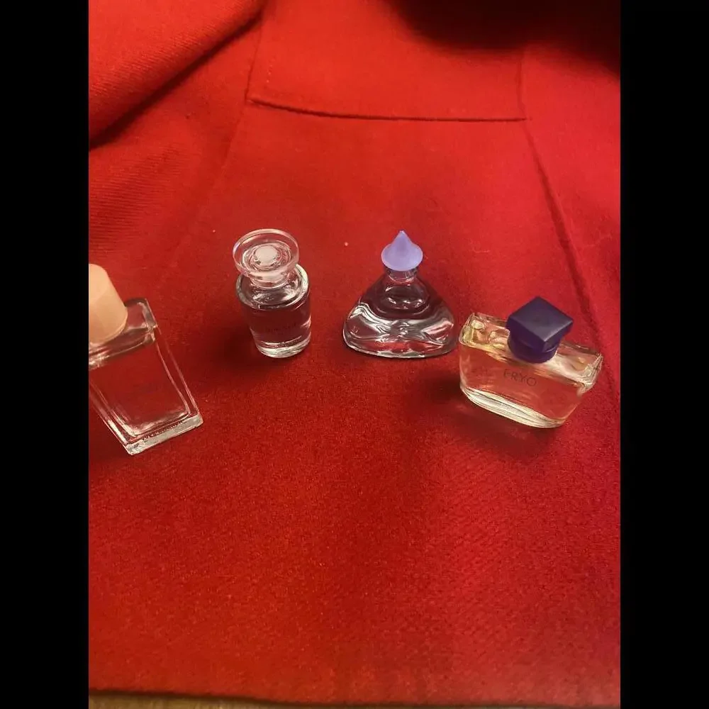 NWT - Lovely Make up Bag with 4 Bottles of Perfume - Picture 2 of 5